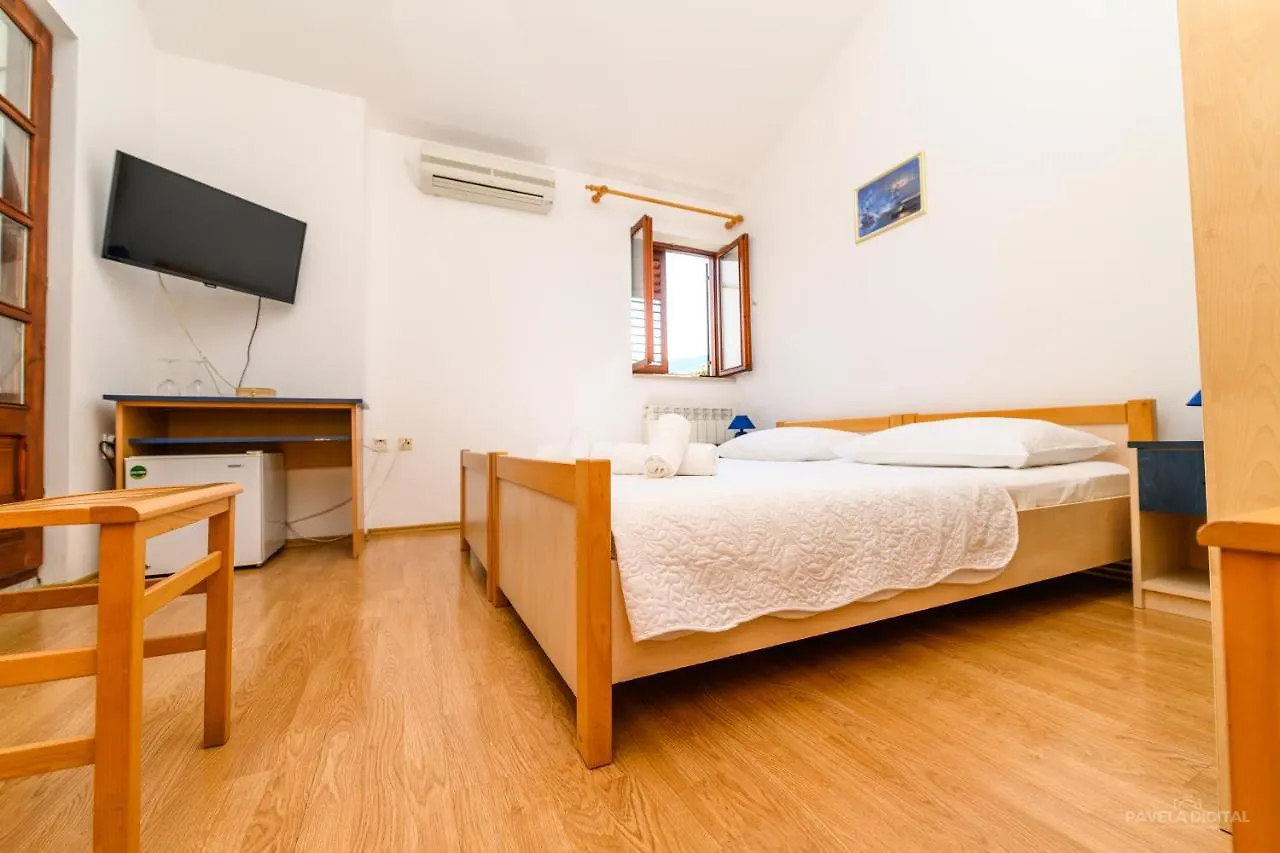 Sobe I Apartman Mareta Miholascica