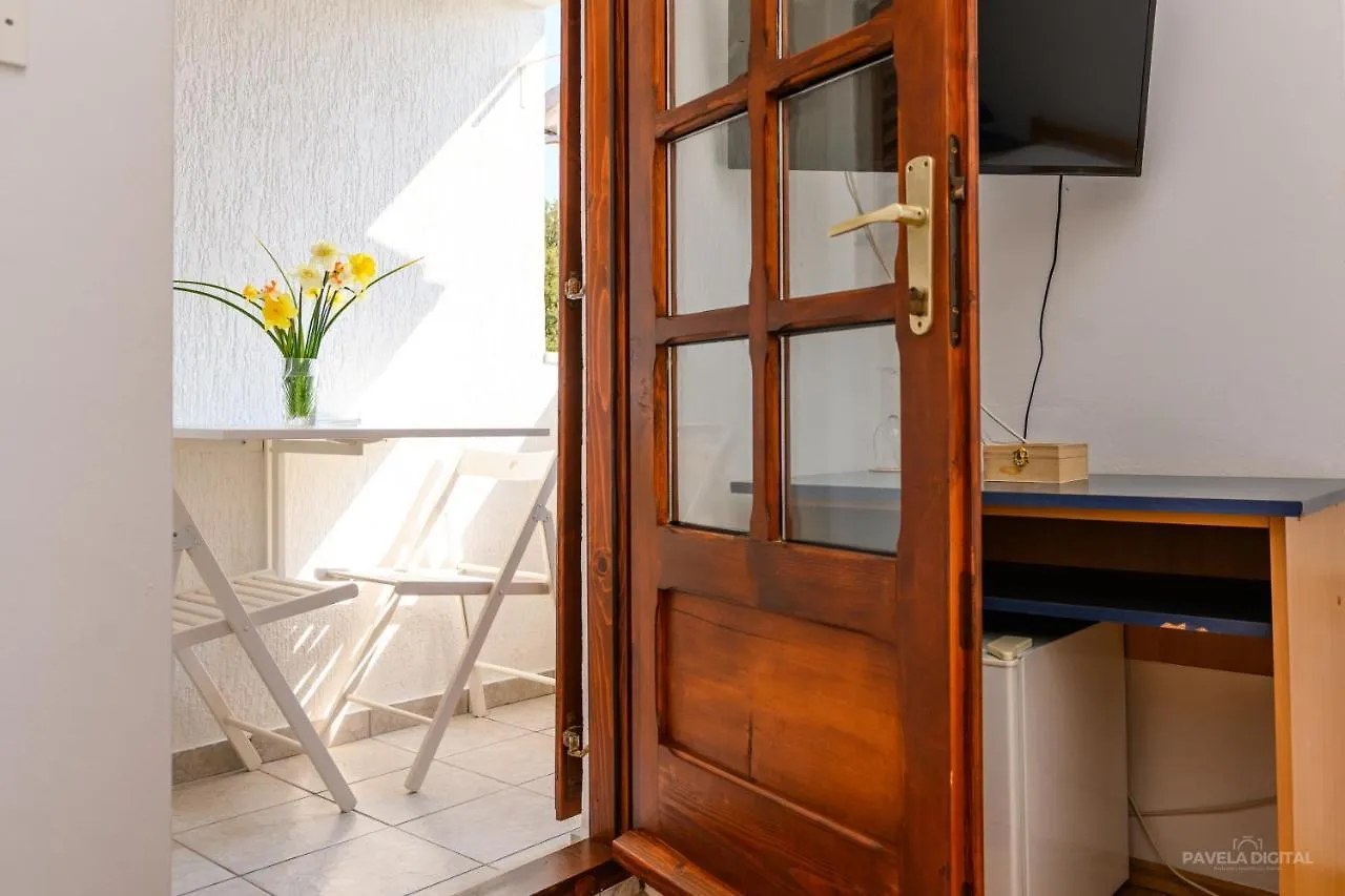 Guest house Sobe I Apartman Mareta Miholascica
