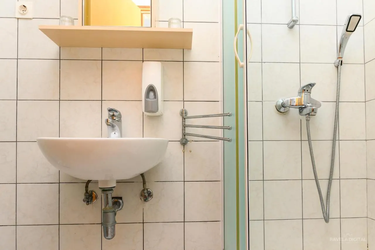 Sobe I Apartman Mareta Miholascica