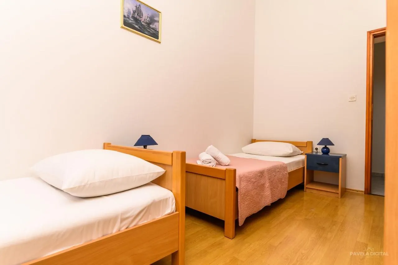 Sobe I Apartman Mareta Miholascica