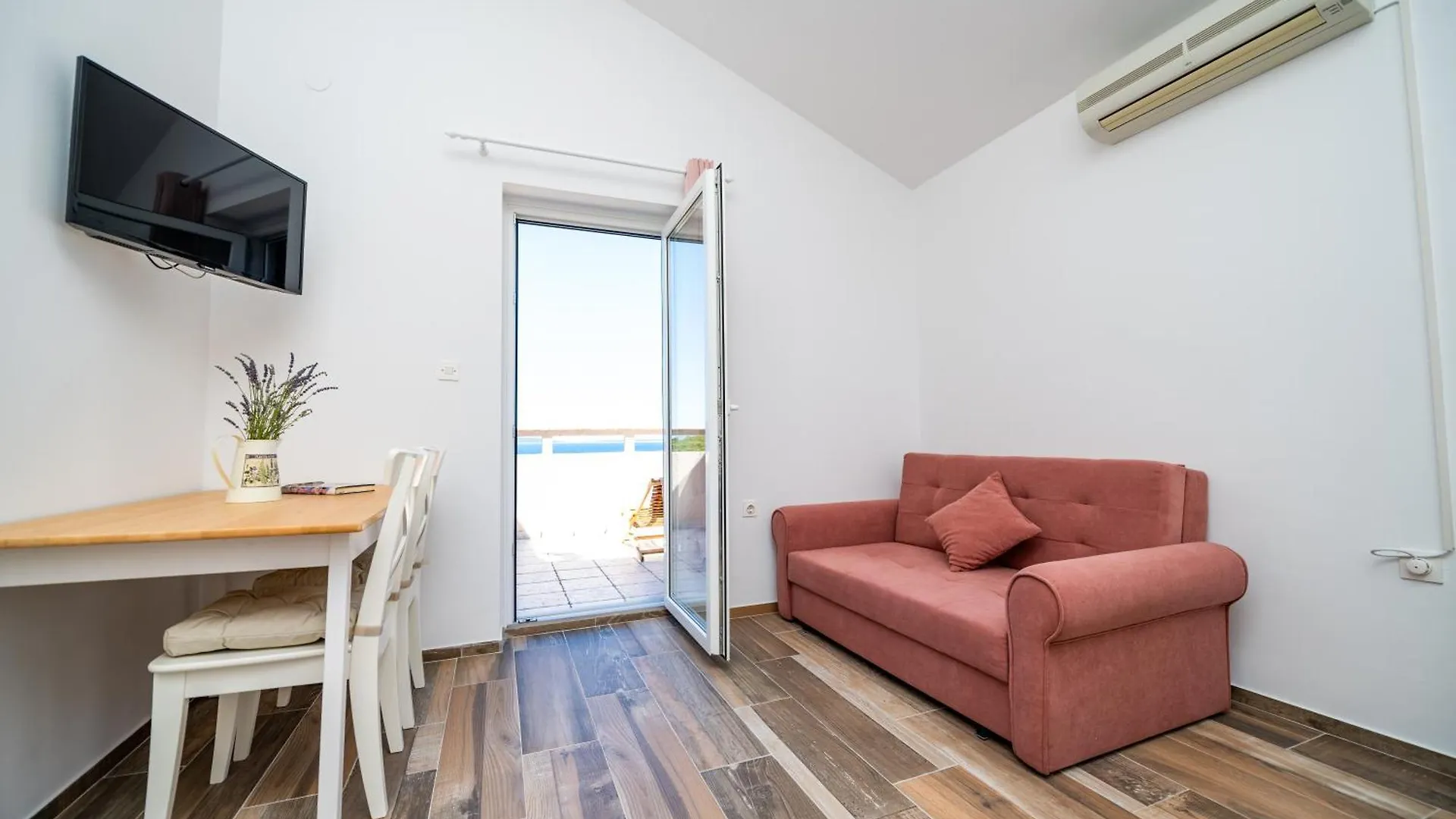Pensión Sobe I Apartman Mareta Miholascica