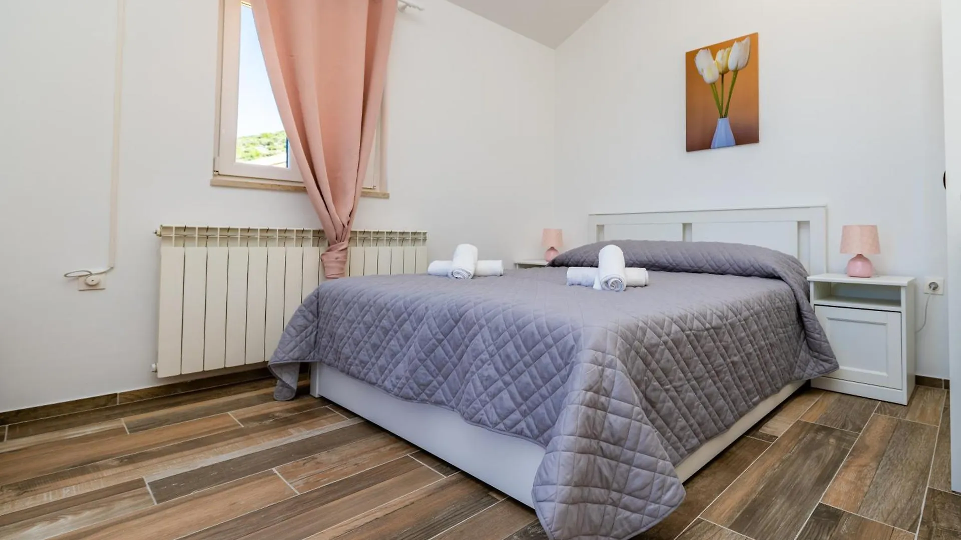 Sobe I Apartman Mareta Miholascica