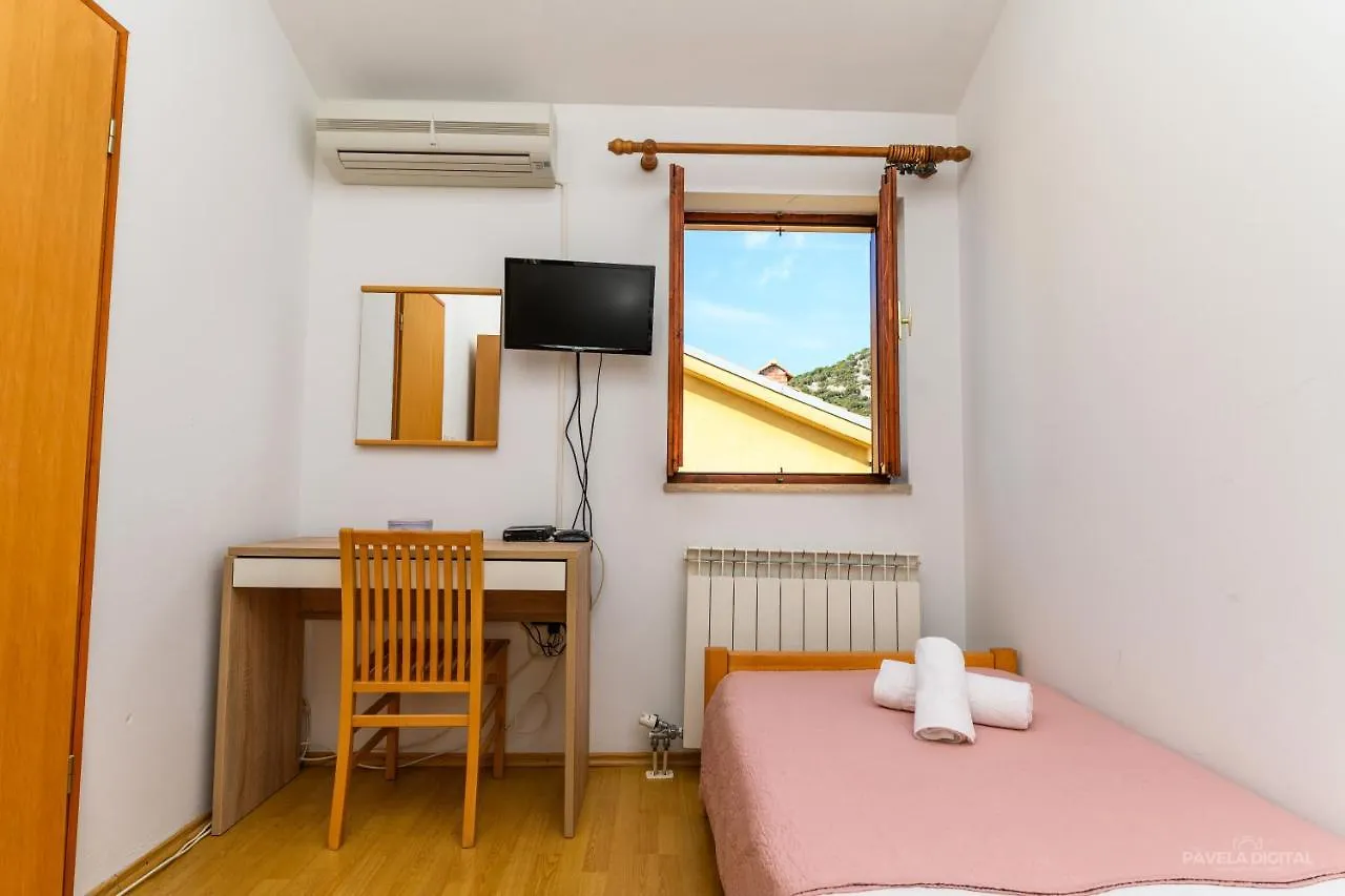 Sobe I Apartman Mareta Miholascica Guest house