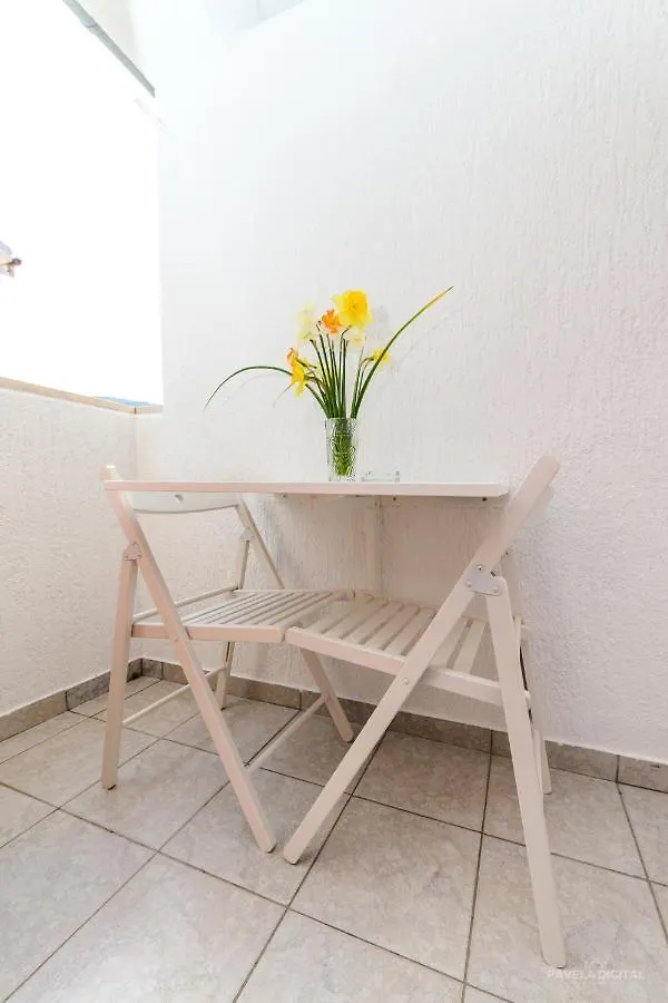 Sobe I Apartman Mareta Miholascica