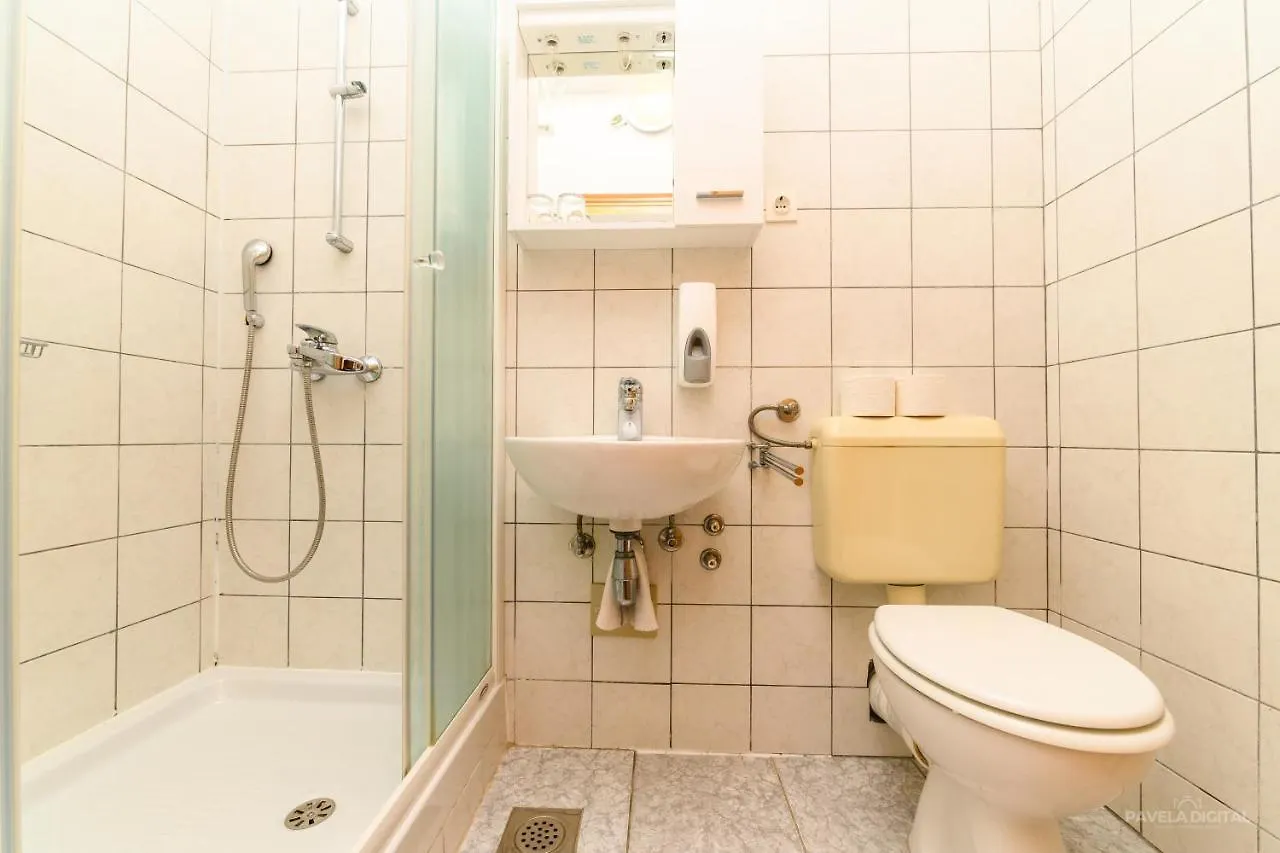 Sobe I Apartman Mareta Miholascica