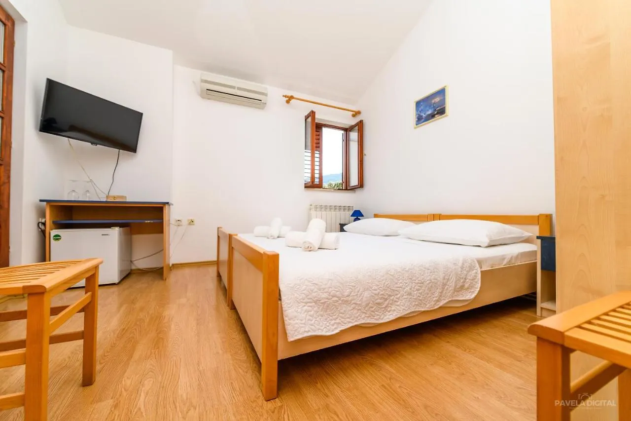 Sobe I Apartman Mareta Miholascica Guest house