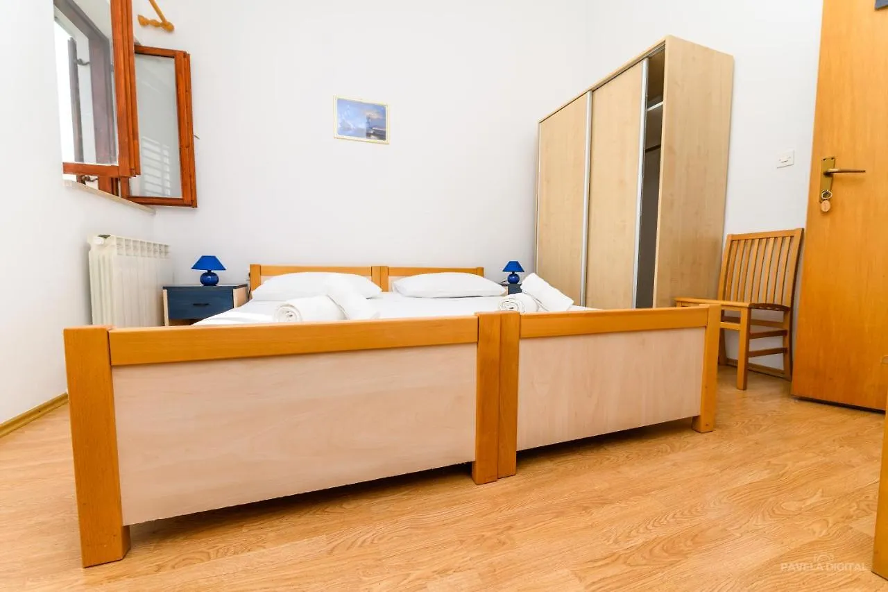 Sobe I Apartman Mareta Miholascica