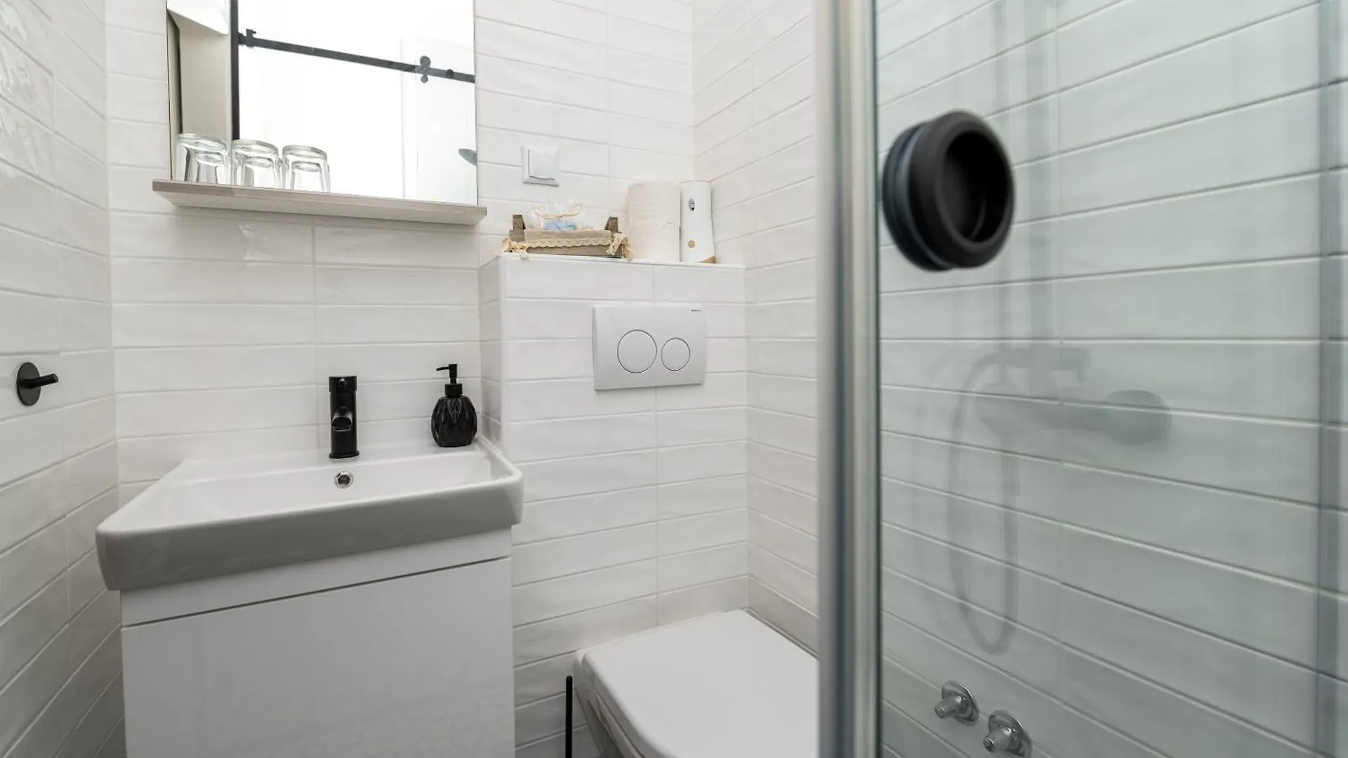 Sobe I Apartman Mareta Miholascica 0*,