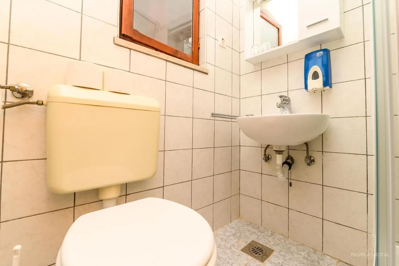 Sobe I Apartman Mareta Miholascica