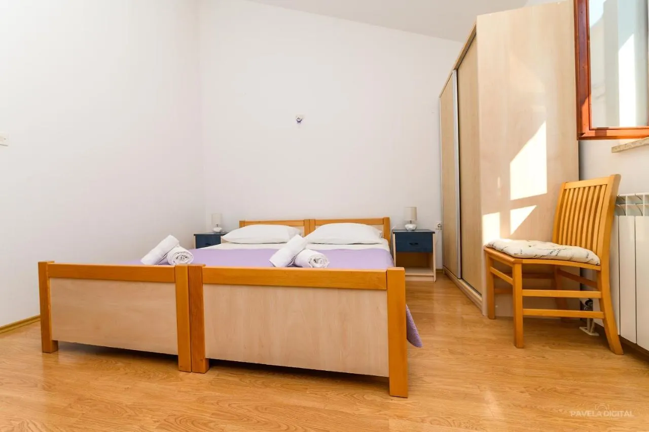Sobe I Apartman Mareta Miholascica Guest house